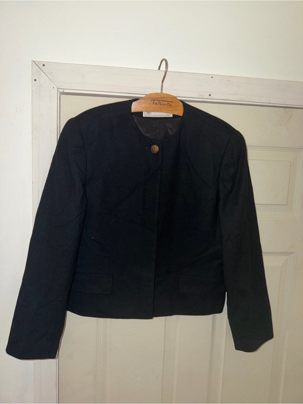 Evan Picone Black Wool Collarless Blazer with Decorative Button 14